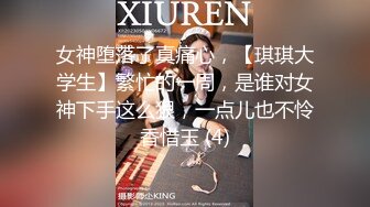 这美女也太牛了吧 当这么多人面撒尿，完全无视路人存在啊