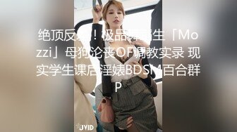 商城女厕偷拍 身材小巧的小妹子 玩手机屁股都要掉到便坑里去了