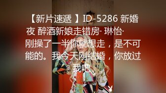   天然胶原蛋白美女--无瑕疵看起来舒服，跪舔土豪的鸡巴、毒龙钻，舔脚，小骚逼还挺湿了！