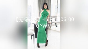 六月新流出海边浴场女厕偷拍美女游泳前更换游泳衣戴墨镜少妇样子真酷