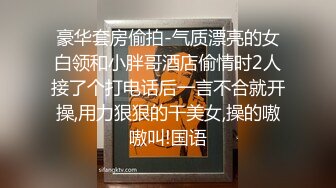 [在线]艺校清纯短裙妹在宿舍随着音乐的旋律缓缓脱光衣服展示完美的身材