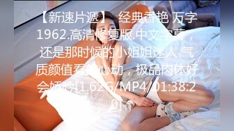 【新片速遞】  游乐场女厕全景偷拍❤️半蹲着尿的牛仔裤少妇