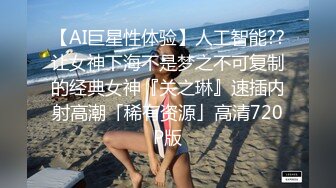 “快点动起来 自己舔 没事自己看的”两个学生衣服不脱就在写字桌上草逼 貌似女孩很不情愿