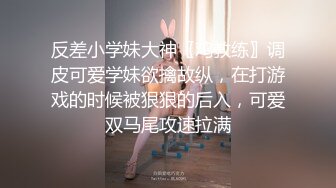 在未来丈母娘家趁女友洗澡偷偷溜进去调戏她,来劲后掰开屁股让我插,捂着嘴巴不敢叫,真刺激！