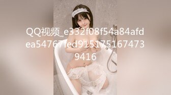 【破解摄像头】鸡店内漂亮妹子热情服务的展现，木板隔了起来，两个鸡婆卖力口爆！