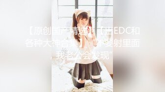 【新片速遞】 性福又烦恼的妈妈 儿子去学校只能用大黄瓜 回来看妈妈陶醉的样子 射在妈妈脸上满足的微笑 多么美好的时刻