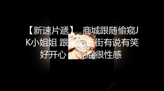 自家骚逼媳妇回娘家逼痒不止，无奈只能用小手指来解决