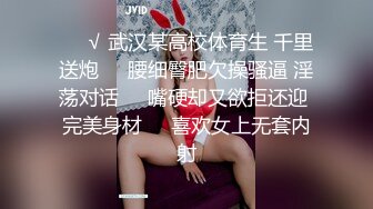  18岁小色妹又来了，年轻貌美无毛白虎逼，一个人在家听狼友指挥各种展示骚穴自慰呻吟撩骚