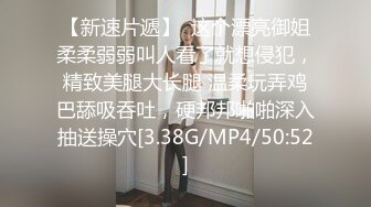   娇小身材的美少妇三P大站，前后夹击征服骚女完美爆，满满一嘴